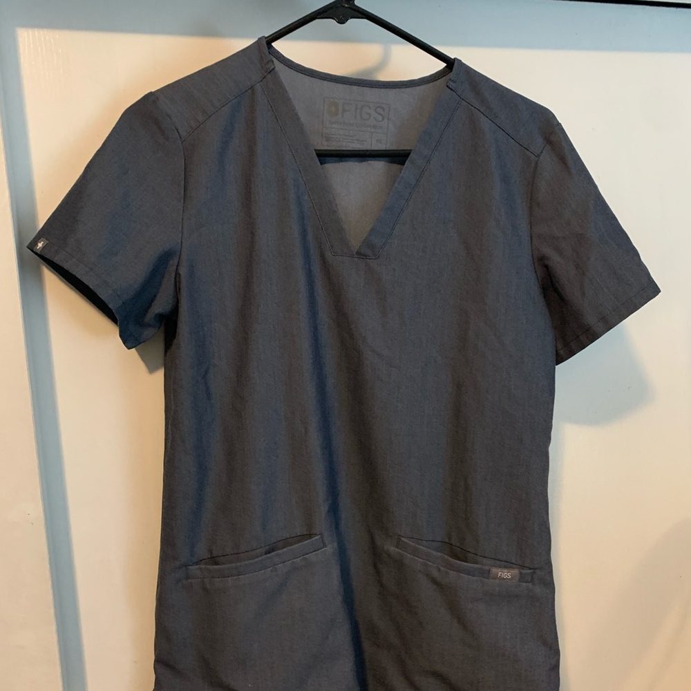 Figs scrub top